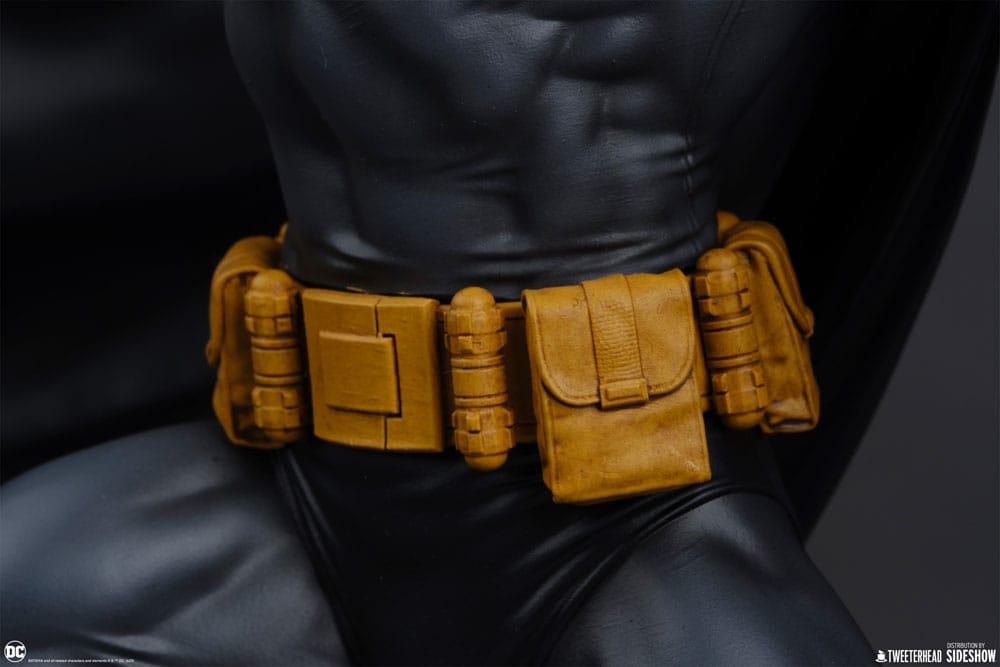 DC Comics Maquette 1/6 Batman (Black and Gray Edition) 50 cm